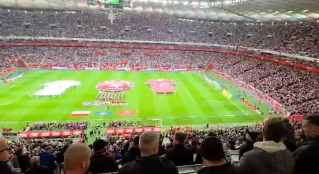 Finalet e Playoff/ Gjest i shëmtuar nga tifozët polakë, fishkëllejnë Himnin Kombëtar