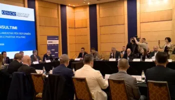 Financimi i partive politike, PS e PD ulen në tryezën e parë për Reformën Zgjedhore, Gjiknuri e Bylykbashi: Duhet transparencë për burimet