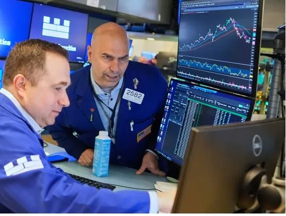 Fitime 50 mln $ para postimeve të Trump, dyshohet për manipulim tregu