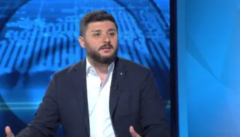 “Fjalimi i saj, aktrim i neveritshëm”/ Gazetari, reagon ashpër: Balluku, politikisht një kufomë që ecën