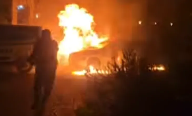 Flakadanë dhe molotovë, plagosen dy efektivë të Shqiponjave nisen drejt Spitalit Ushtarak