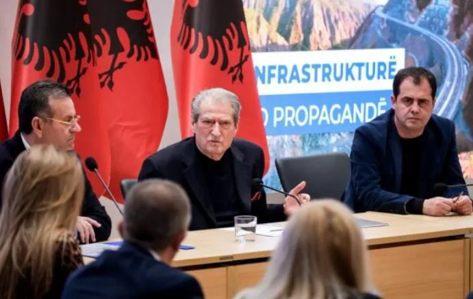 “Flasin për hekurudhë, por tren nuk ka”, Berisha: Rilindja Urbane dëshmi e vjedhjes absolute!