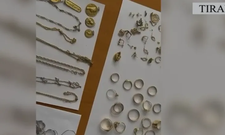 Florinj të fshehur në baterinë e makinës, 26-vjeçari kapet në flagrancë me mallra kontrabandë