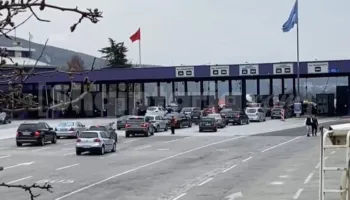 Fluks i lartë lëvizje në kufirin Shqipëri–Kosovë, fundjava sjell trafik të shtuar në Morinë