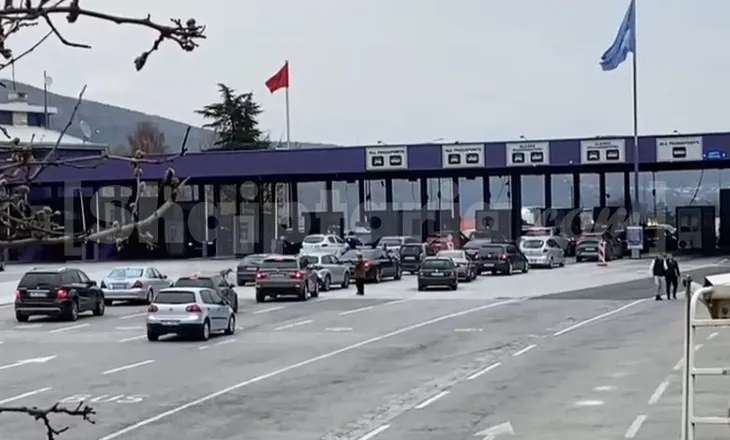 Fluks i lartë lëvizje në kufirin Shqipëri–Kosovë, fundjava sjell trafik të shtuar në Morinë