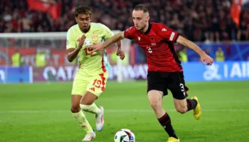 FOTO/ AEK i fiksuar pas Mitajt, trajneri serb shtyn klubin të blejë “sallksin” kuqezi