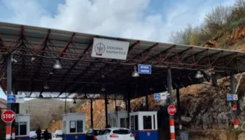 FOTO/ Bllokohen 1.5 ton çokollata të padeklaruara në Kapshticë