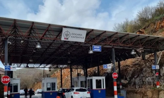 FOTO/ Bllokohen 1.5 ton çokollata të padeklaruara në Kapshticë