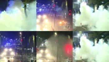 FOTO/ Hidhet gaz i madh lotsjellës pranë AKSHI-t, protestuesit molotovë drejt autobotit të ujit