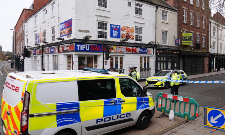 FOTO / Makina ‘merr para’ këmbësorët në qytetin britanik, çfarë raportohet