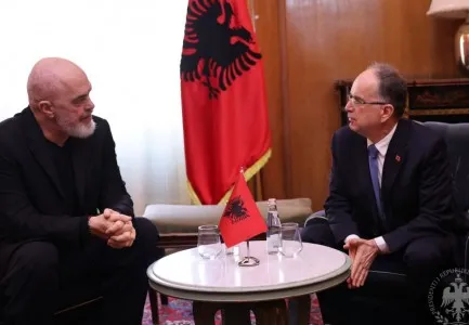 FOTO/ Propozimet për ndryshimet në qeveri, Presidenca zbardh takimin e Begajt me Ramën