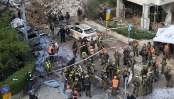 FOTO / Sulm i rëndë me raketa iraniane në Tel Aviv, civilë të plagosur dhe ndërtesa të rrafshuara