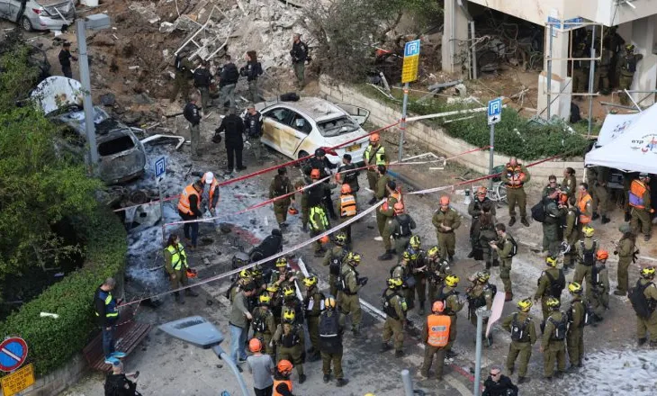 FOTO / Sulm i rëndë me raketa iraniane në Tel Aviv, civilë të plagosur dhe ndërtesa të rrafshuara