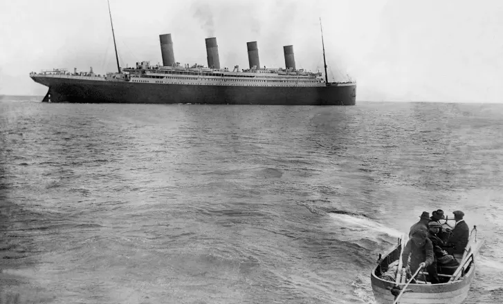 Fotografia e fundit e anijes Titanik në det