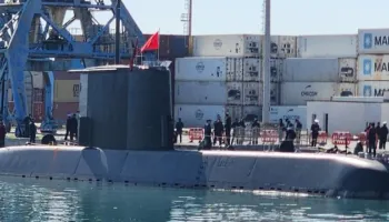 FOTOLAJM / “Erë lufte?” Nëndetësja turke mbërrin në Durrës në kulmin e luftës në Iran