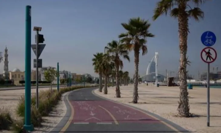 Frika nga lufta, Dubai rikthehet si në kohën e pandemisë. Rrugët bosh