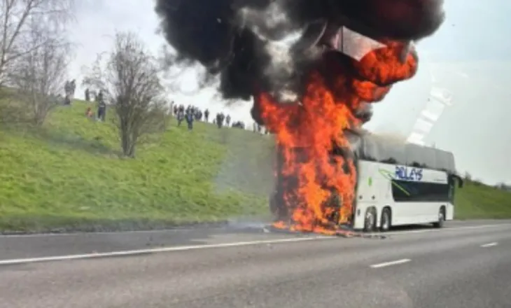 Frikë për Manchester City, autobusi i tifozëve merr flakë, çfarë ndodhi…(VIDEO)