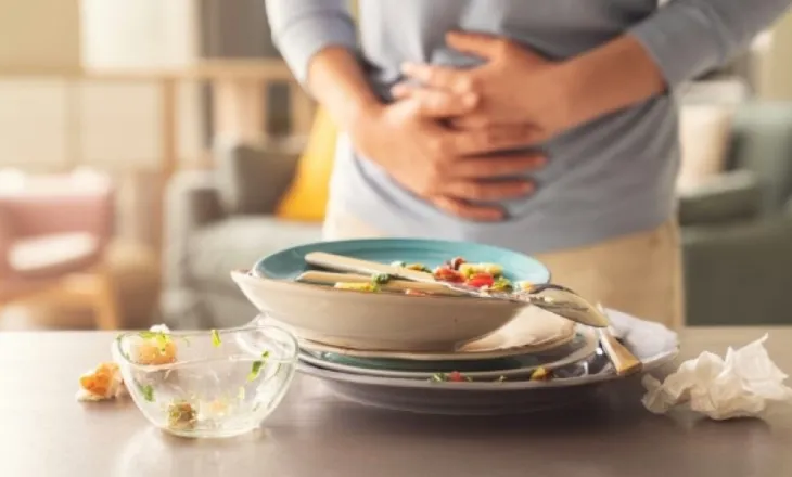 Gastroenterologët pohojnë se një zakon i zakonshëm shkatërron shëndetin e zorrëve