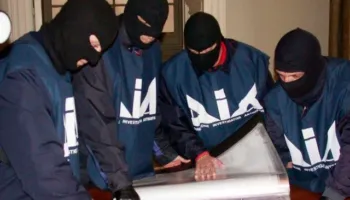 Gazeta italiane: Historia dhe rritja e mafias shqiptare, nga kaosi i viteve ’90 te trafiku ndërkombëtar i drogës në Evropë