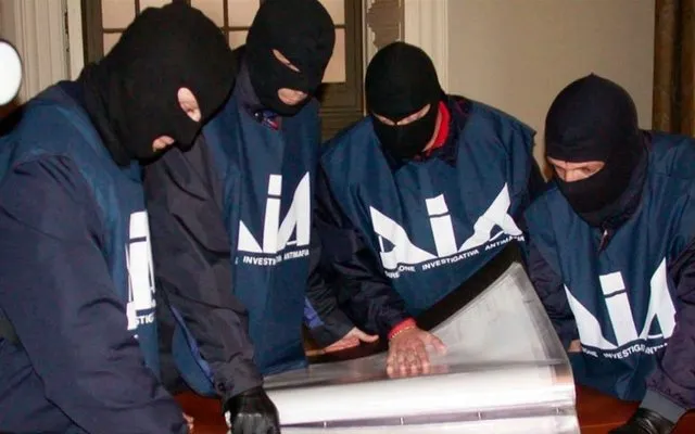 Gazeta italiane: Historia dhe rritja e mafias shqiptare, nga kaosi i viteve ’90 te trafiku ndërkombëtar i drogës në Evropë