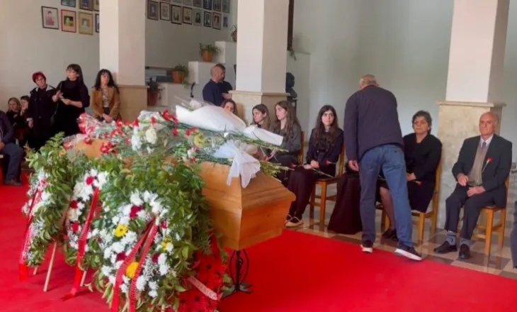 Gazetari Namir Lapardhaja ndërroi në moshën 40-vjeçare nga një arrest kardiak, homazhe në Pallatin e Kulturës në Berat