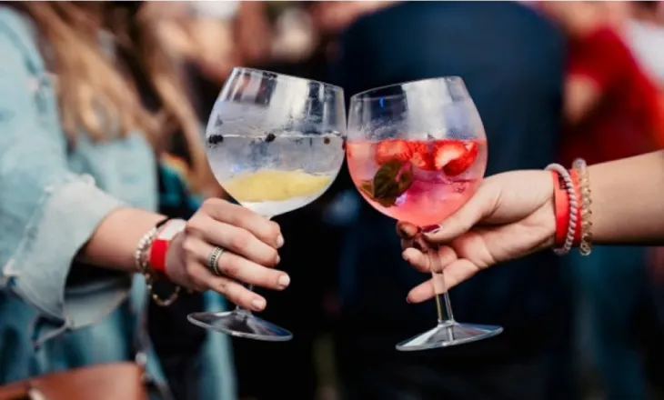 Gin me bollëk: Çifti britanik pretendon se ka koleksionin më të madh të xhinit në botë