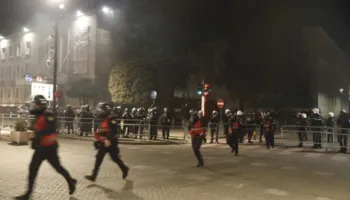 Gjashtë efektivë policie të lënduar nga protesta, ndodhen te Trauma dhe në QSUT