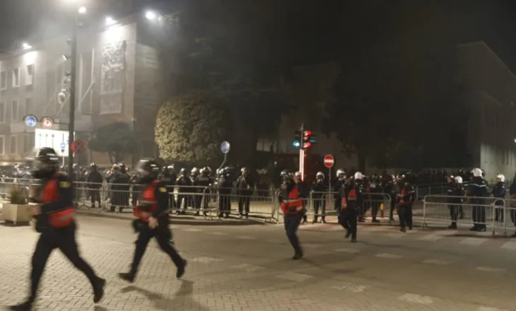 Gjashtë efektivë policie të lënduar nga protesta, ndodhen te Trauma dhe në QSUT