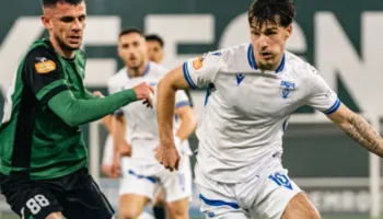 Gjashtë gola, penallti dhe karton i kuq! Egnatia mund Teutën mes spektaklit në Rrogozhinë dhe i afrohet Vllaznisë në krye