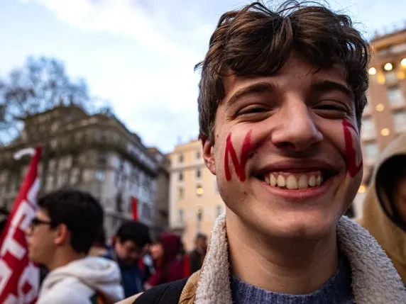 Gjenerata Z “fundos” Melonin në referendum, 67% e të rinjve morën pjesë në votim dhe shumica votuan “Jo”