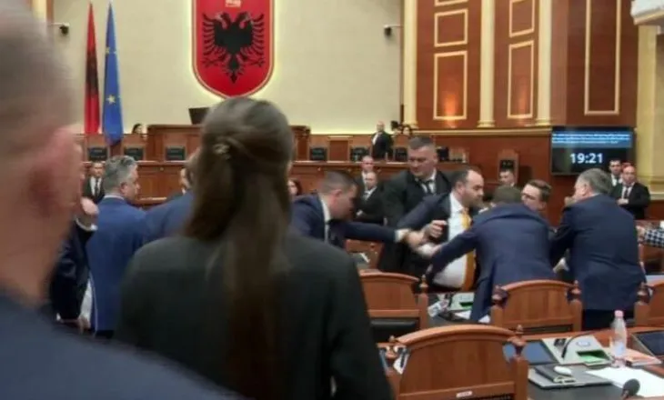 Gjuha fyese në seancën e së enjtes, PS: Rezolutë në Kuvend për dënimin e saj