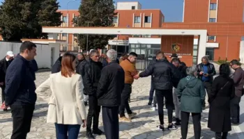 Gjykata e Shkodrës liron 8 banorët e Rrjollit, por i ndalon të protestojnë për pronat e tyre!
