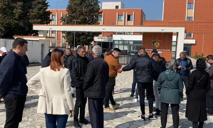 Gjykata e Shkodrës liron 8 banorët e Rrjollit, por i ndalon të protestojnë për pronat e tyre!