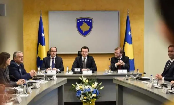 Gjykata Kushtetuese pezulloi dekretin e Vjosa Osmanit, reagon qeveria e Kosovës: Presim vendimin përfundimtar!