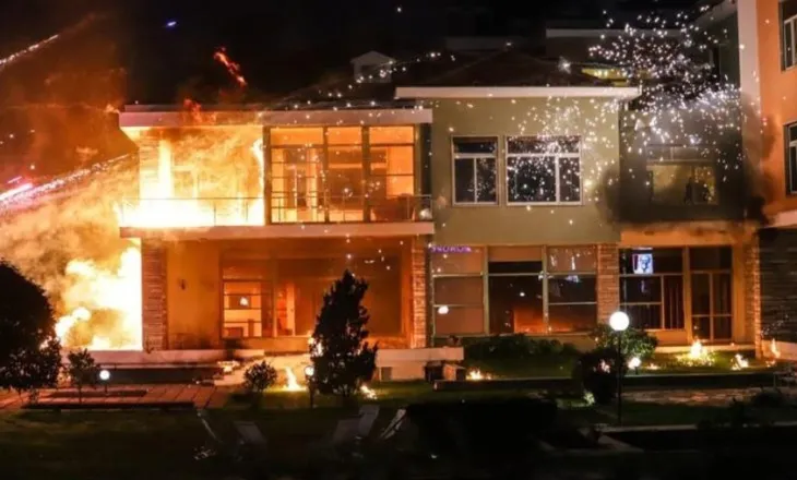 Gjykata liron 4 protestuesit e Berishës, që i vunë zjarrin Vilës 31 dhe dhunuan policët