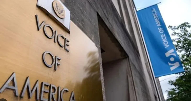 Gjykata urdhëron administratën Trump të rihapë Zërin e Amerikës