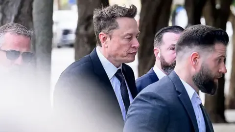 Gjyqi i Musk: Investitorët i interpretojnë gabim postimet në rrjetet sociale