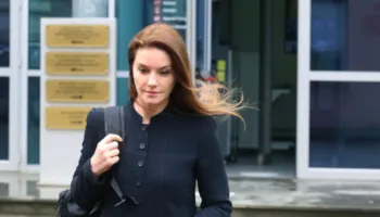 Gjyqi ndaj Veliajt/ Ajola Xoxa dërgon avokatin, mbrojtja: Është shtatzënë, ia ka ndaluar mjeku që të vijë