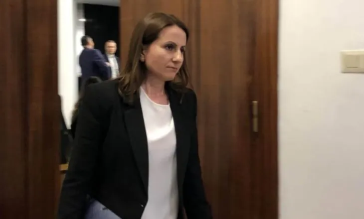 Gjyqtarja e Posaçme mbetet e bllokuar në Dubai pas pezullimit të fluturimeve si pasojë e luftës, shtyhet seanca e “Plumbit të Artë”