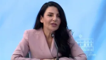 Gjysma e rrugëve në vend të shembura, cudit Balluku: I lashë Shqipërisë vepra!