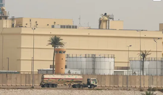 Goditet ambasada amerikane në Irak, Teherani sulmon edhe fqinjët, SHBA përgjigjet duke bombarduar ishullin e naftës