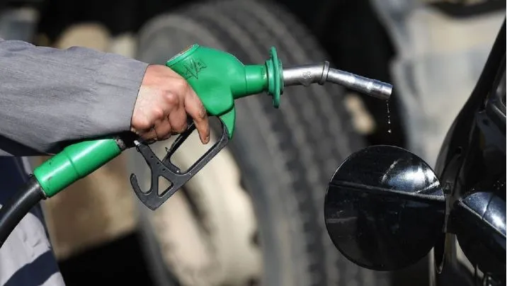 Goditje për shoferët/ Rritet sërish nafta në kryeqytet, ja sa kushton tani një litër