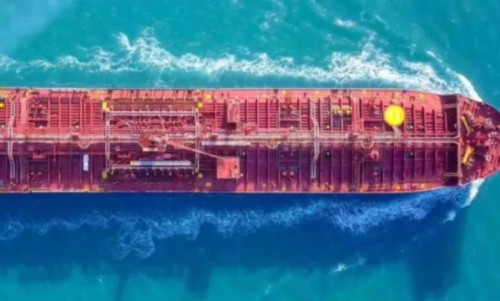 GPS “i çmendur” dhe anije në pritje, kaosi detar në Ngushticën e Hormuzit