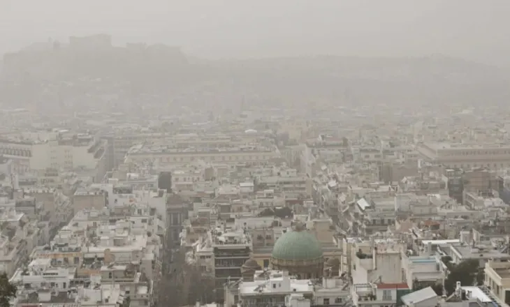 Greqia po “mbytet” nga pluhuri afrikan