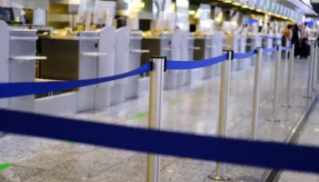 Greva paralizon aeroportin në Berlin, anulohen qindra fluturime