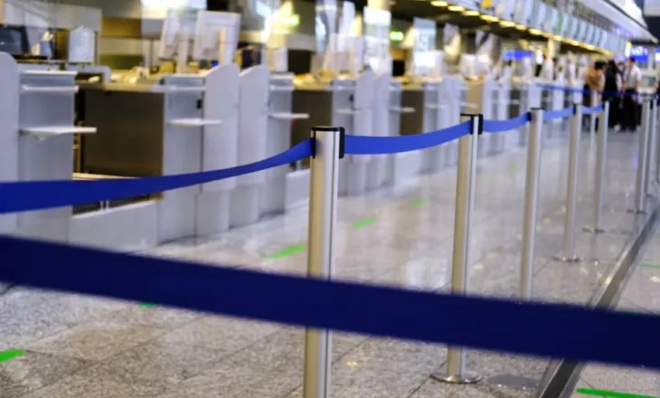 Greva paralizon aeroportin në Berlin, anulohen qindra fluturime