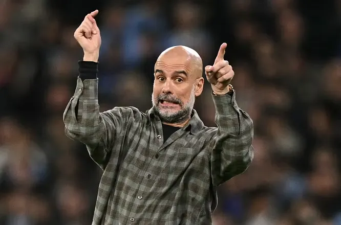Guardiola “çmend” rrjetin; këmisha e tij me kuadrate ndaj Real Madridit bëhet “virale”