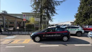 “Hakmarrje”/ 13-vjeçari qëllon me thikë mësuesen në Itali