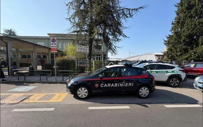 “Hakmarrje”/ 13-vjeçari qëllon me thikë mësuesen në Itali