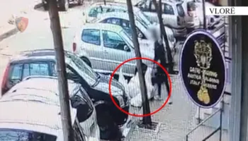Hodhi inerte në trotuar, procedohet penalisht 33-vjeçari në Vlorë
